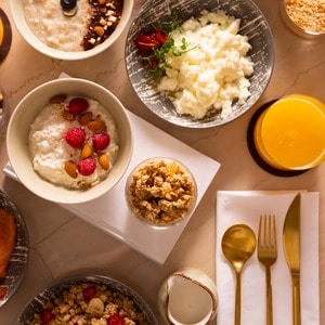 A delightful breakfast with healthy and sweet options. 
