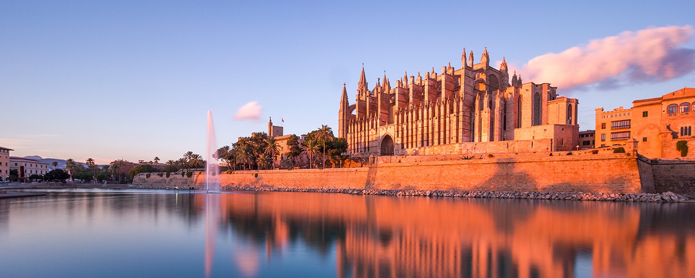 Blick auf die Kathedrale der Heiligen Maria in Palma de Mallorca