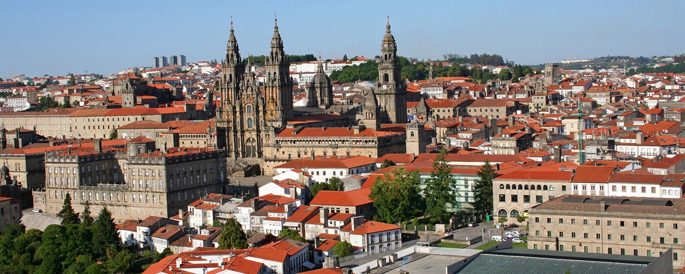 Os edifícios de Santiago de Compostela destacam-se pela sua incrível arquitetura.