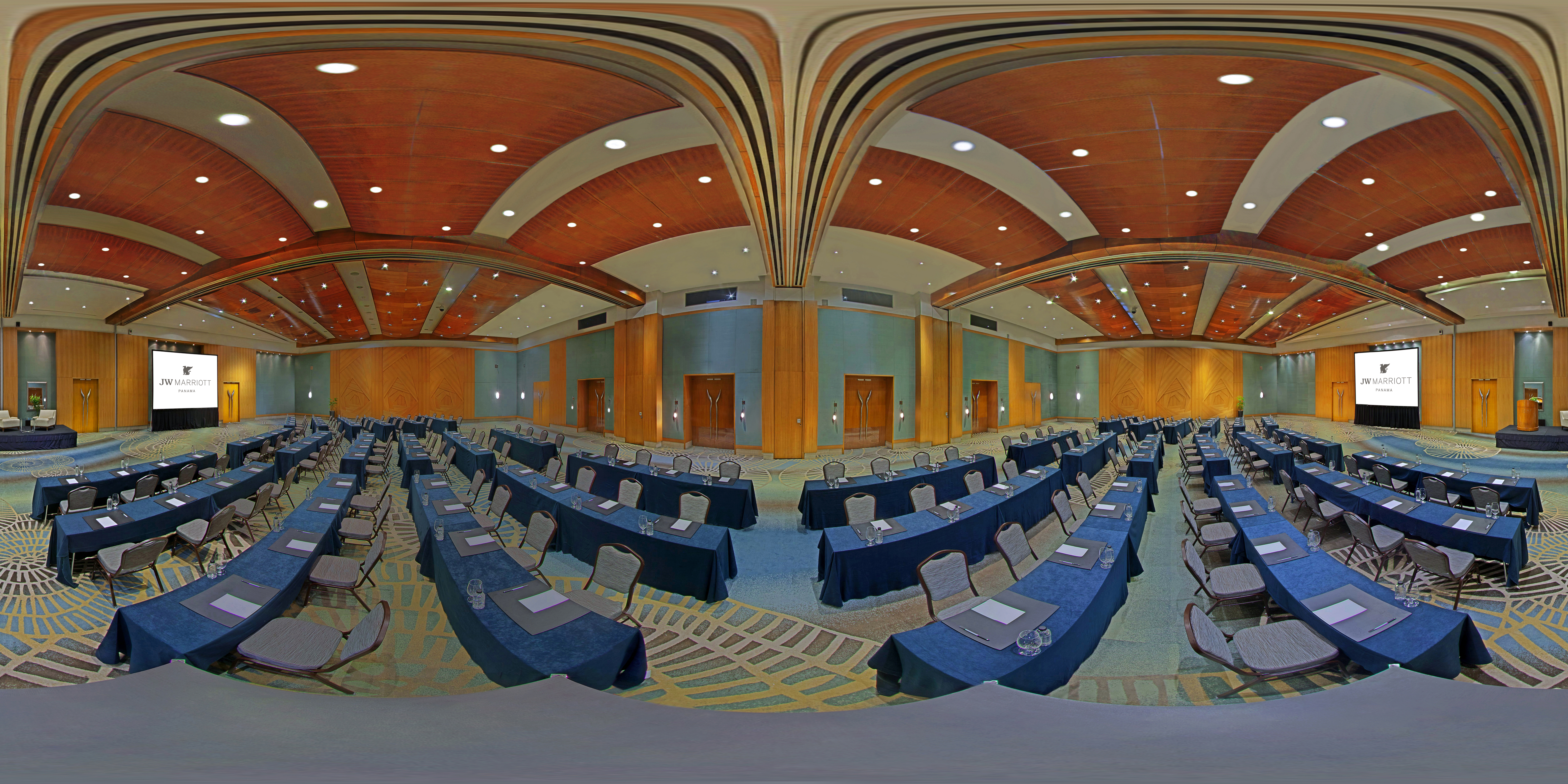 Salón Grand Pacific - Disposición estilo aula