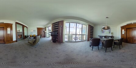 Diplomats Suite – Wohnbereich mit Kamin 360