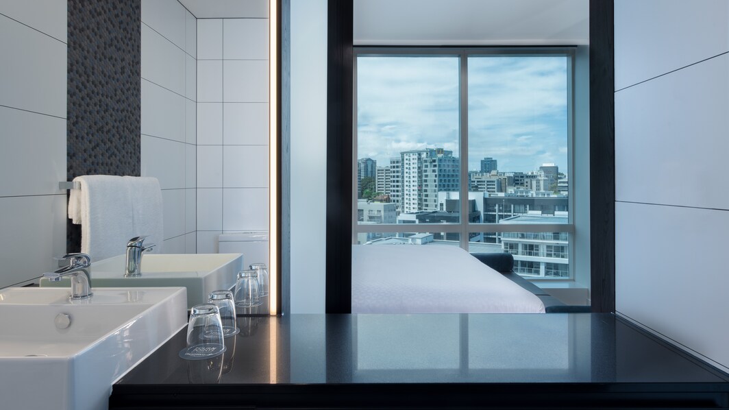 Номер-студия с балконом – ванная комната