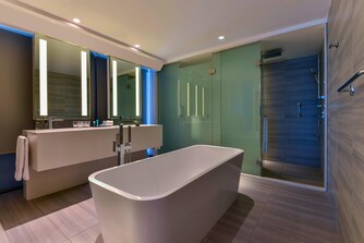 حمام غرفة مرفيلوس (Marvelous) - الدش وحوض الاستحمام