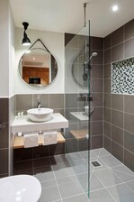 Suite – Badezimmer mit Dusche
