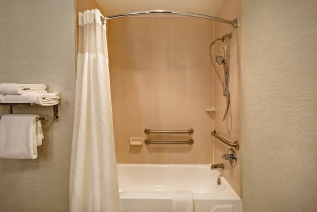 Accessible Bathroom - Shower/Tub Combo