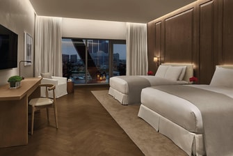 Royal Penthouse Suite - Queen/Queen Bedroom