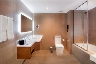 حمام الجناح – دُش وحوض استحمام منفصلين