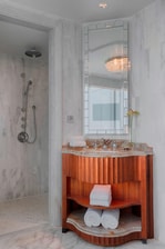 Grand Deluxe Suite – Bad mit Dusche