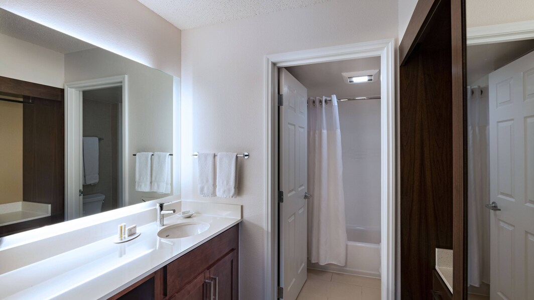 Suite Bathroom - Tub/Shower Combo