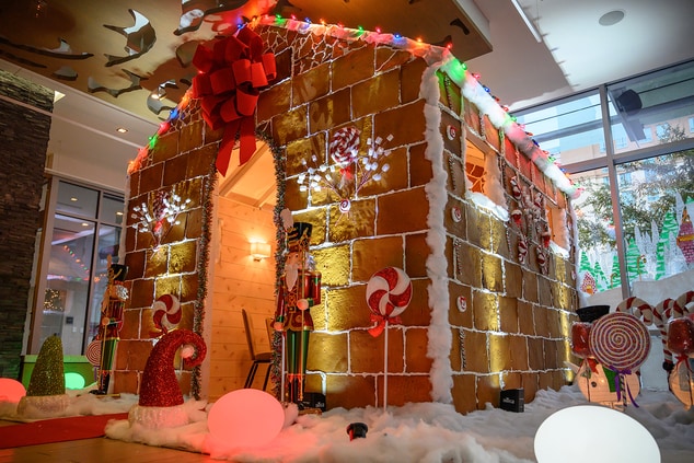 2018 Life-Sized Gingerbread House