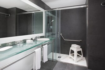 Corner Guest Room - Bathroom