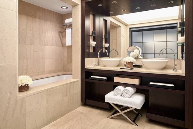 Guest Bathroom – Separate Shower & Tub