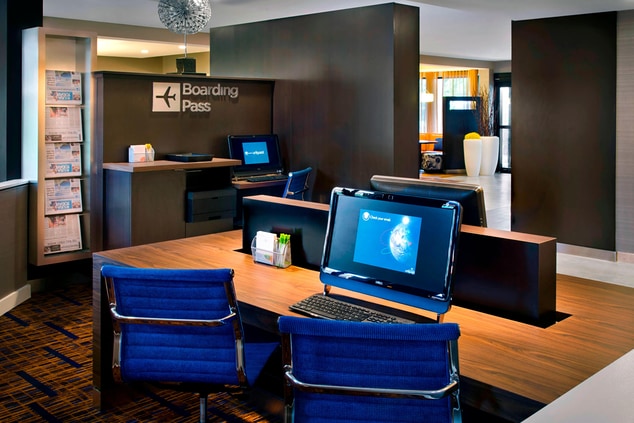 Bradley Airport Hotel Business Library