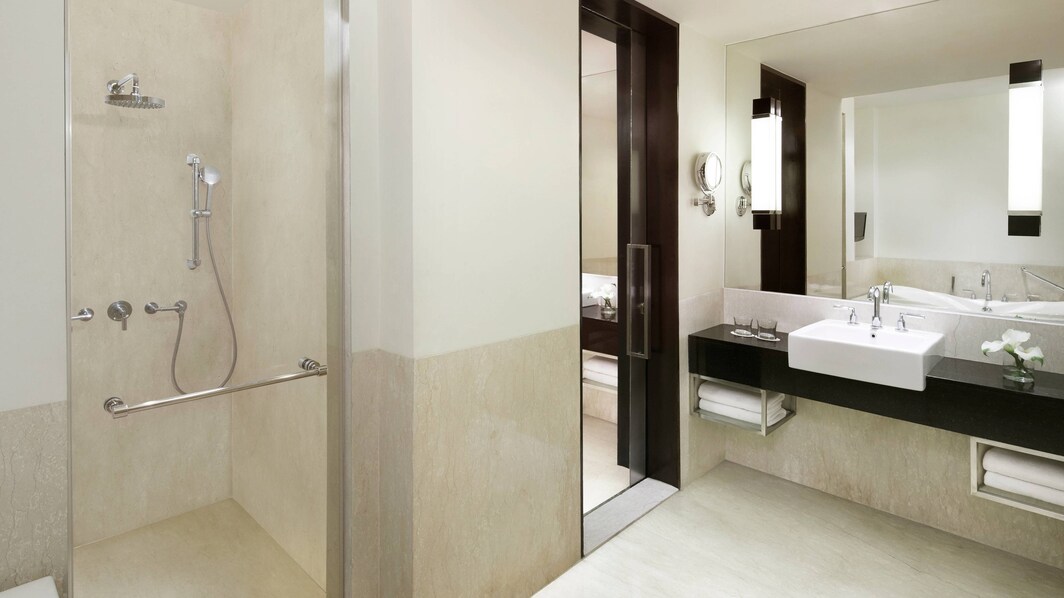 Premier Suite - Bathroom