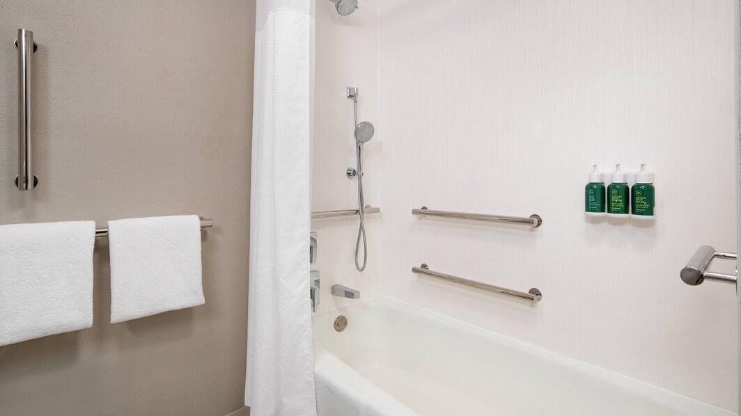Baño accesible para personas con necesidades especiales - Bañera/ducha