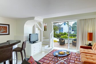 Suite de un dormitorio con vista al jardín - Sala de estar