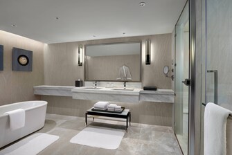 JW 스위트 욕실 - 별도 욕조 및 샤워부스