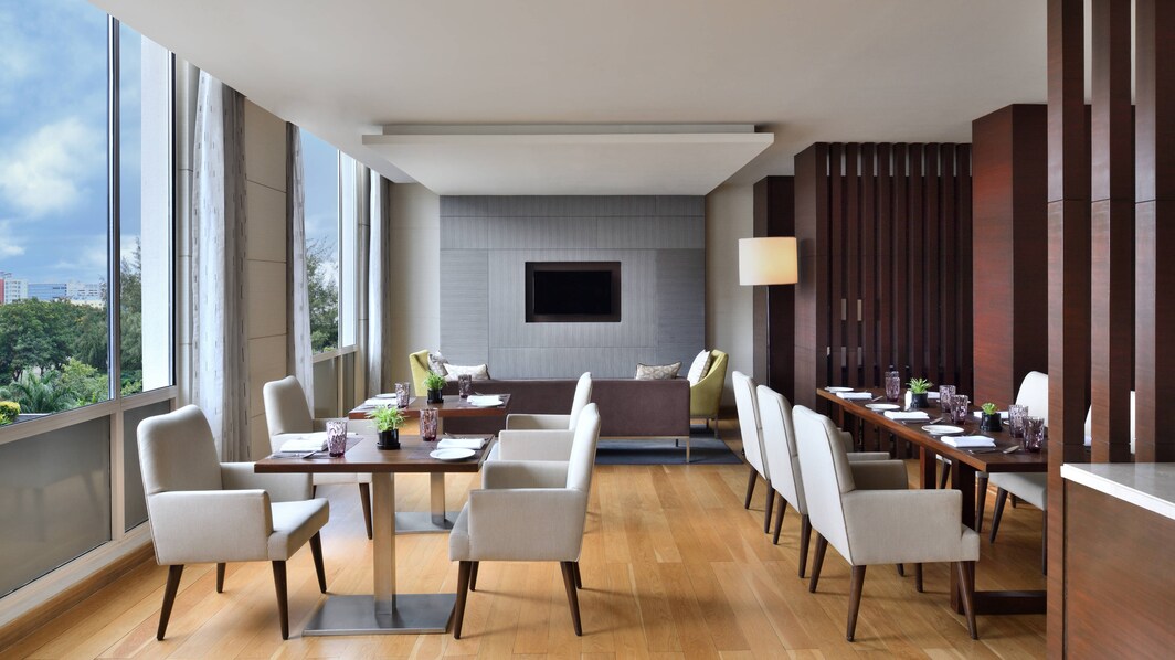 Executive Lounge - Dining Area