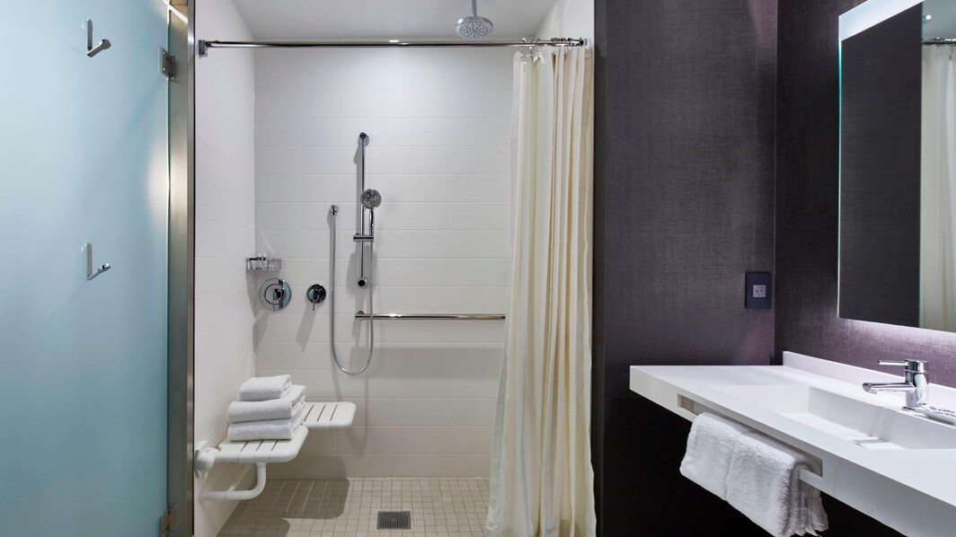 Ванная комната номера для людей с ограниченными возможностями
