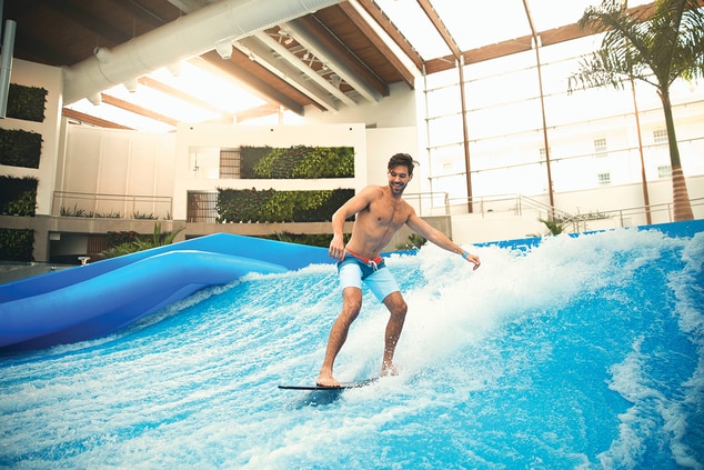 التزلج على الماء Crowd Surfer FlowRider®‎ في ساوند ويفز