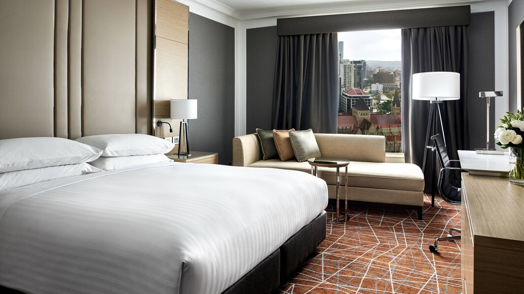 King Deluxe Guest Room - Skyline View