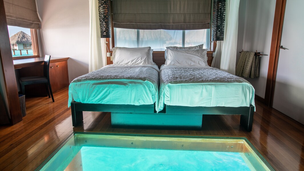 Бунгало над водой с 2 односпальными кроватями