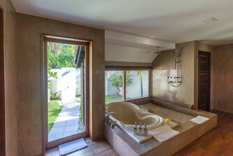 Salle de bain d'une villa-suite à 2 chambres avec jardin et piscine