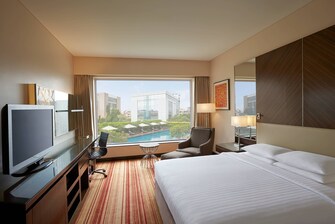 King Deluxe Guest Room - Pool View