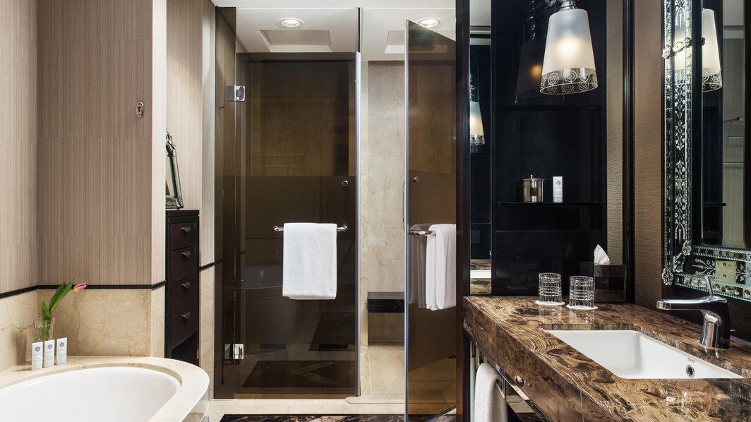 Гостевая ванная комната – отдельные душ и ванна