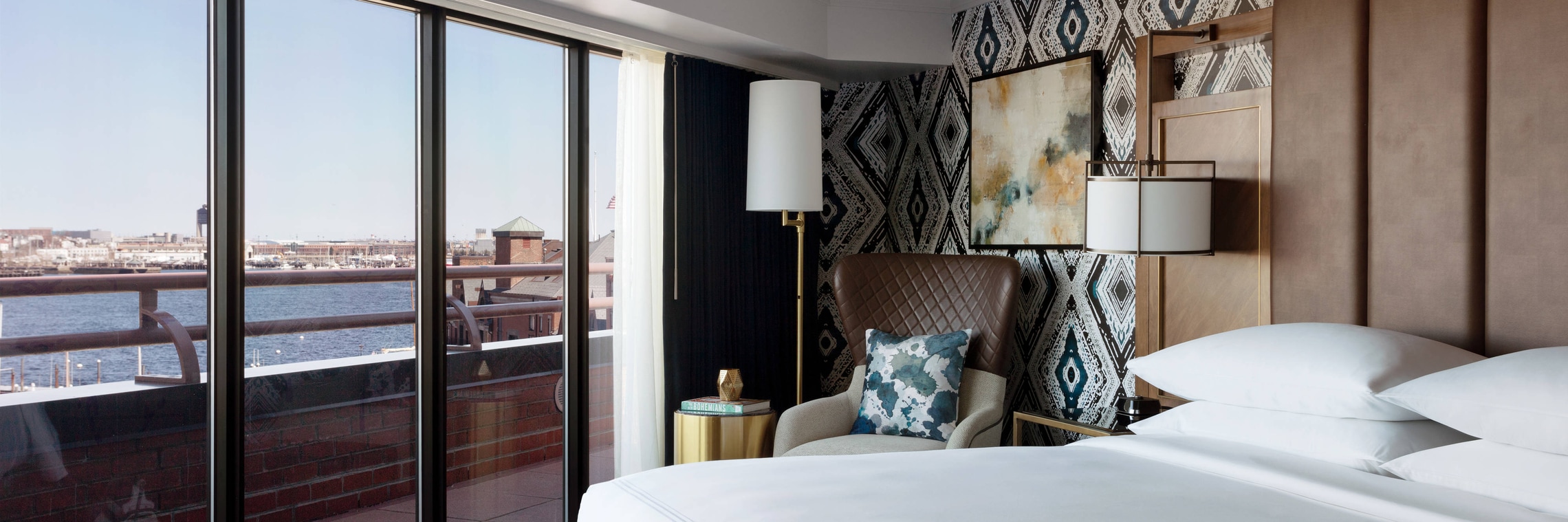 Luxury Waterfront Suite - Bedroom