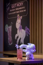 Bar Moxy - Cóctel Unicorn