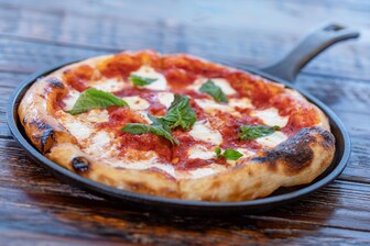 Capiz Lounge – Pizza al horno de piedra