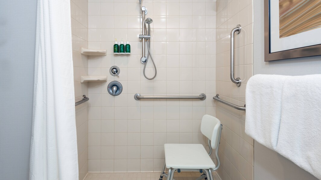Baño accesible para personas con discapacidades - Ducha con acceso para sillas de ruedas