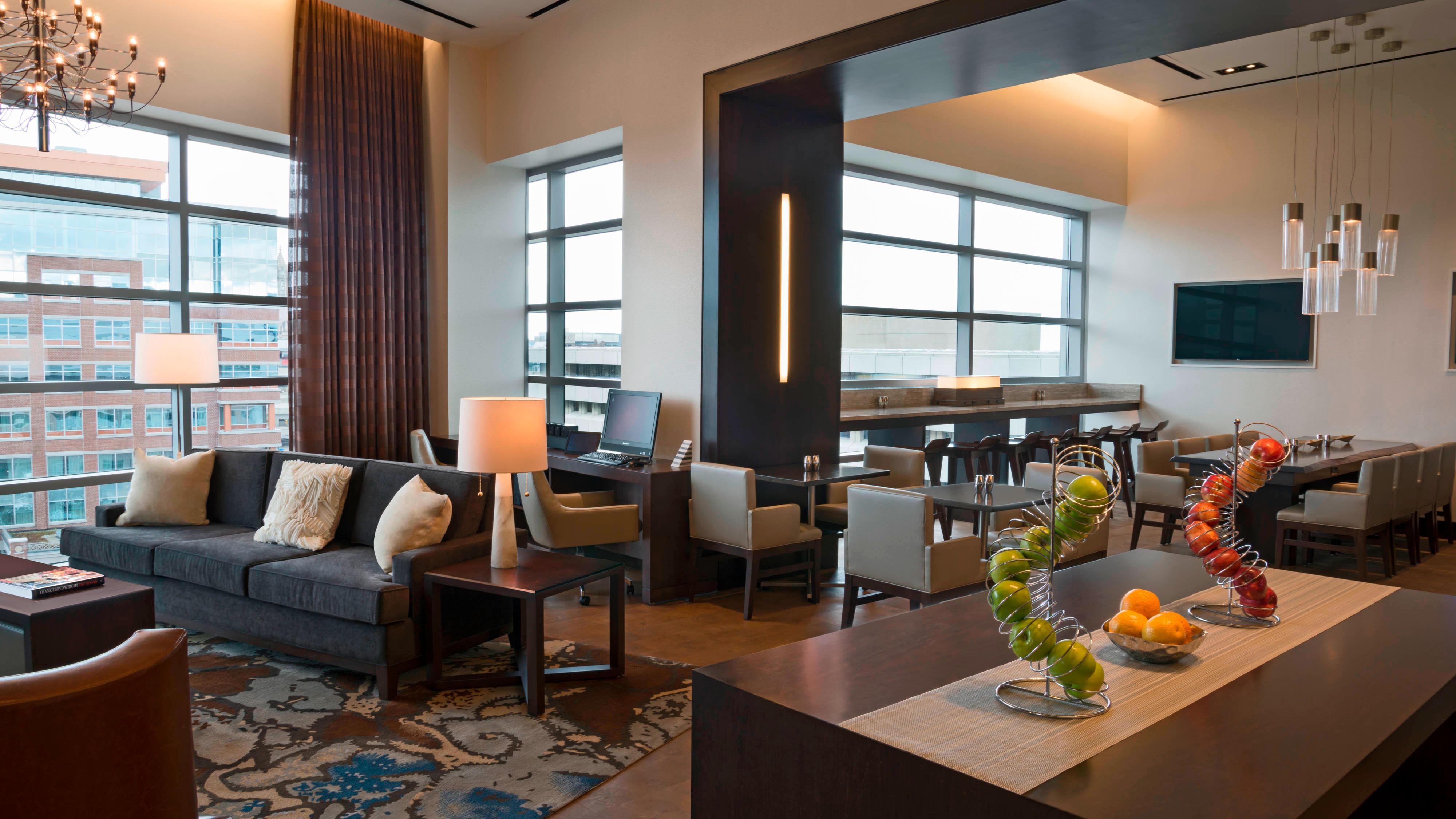 Access to M Club Lounge