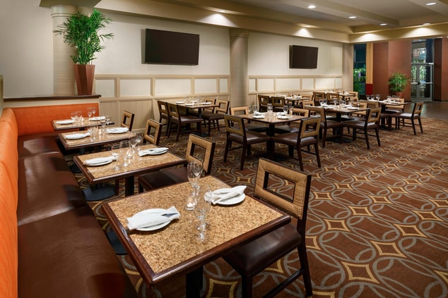 Rain 903 Restaurant - Dining Room