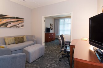 King In-Line Suite – Living Area