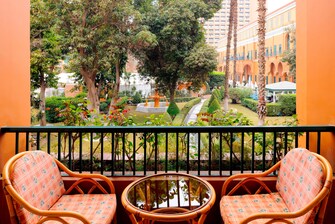 فندق للإقامة في القاهرة به خزنة داخل الغرفة