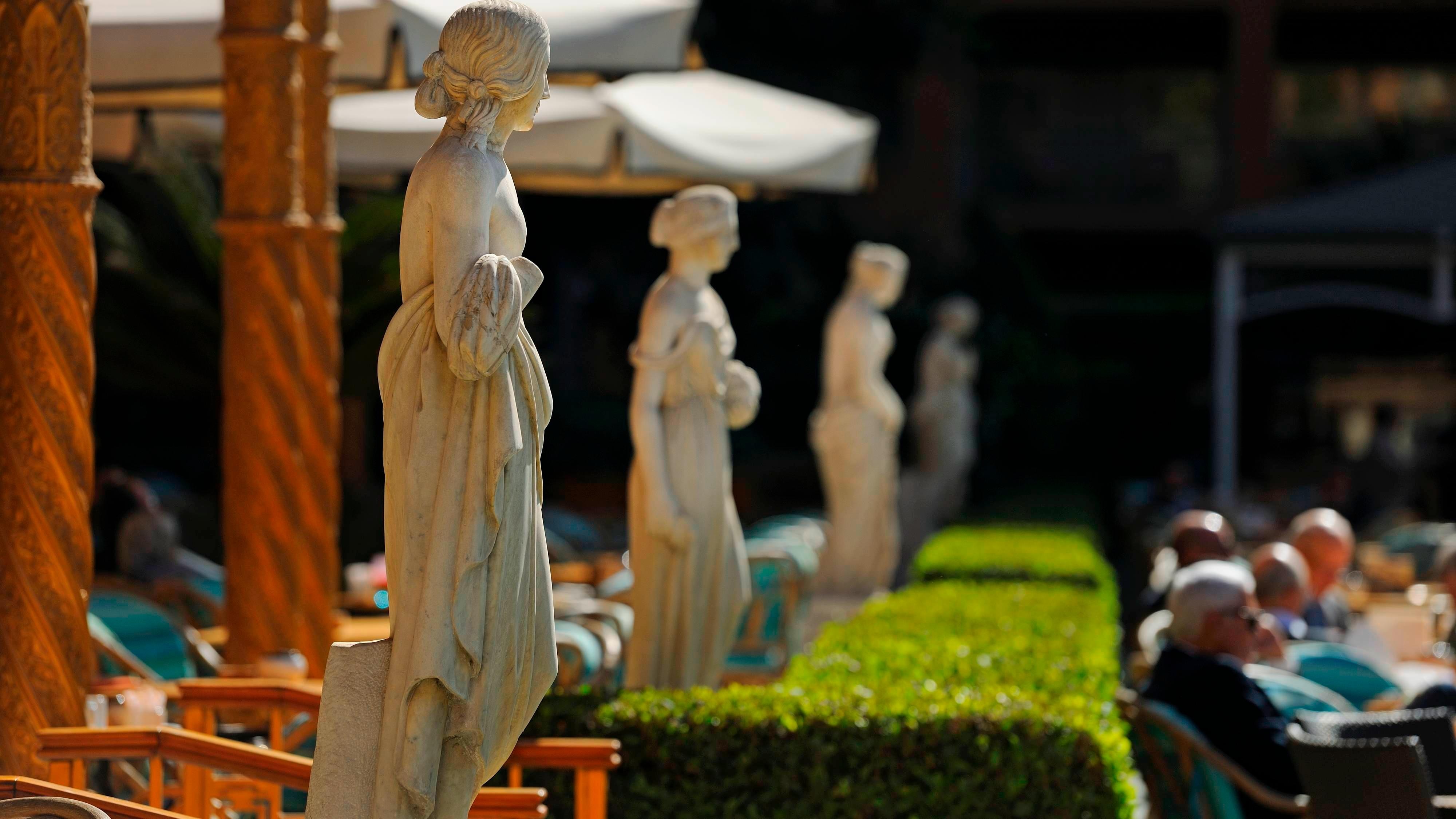 Stay & Dine the Palatial way