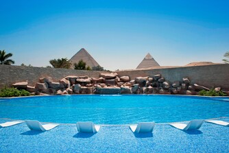 حمام سباحة ووتر فولز - إطلالة على الأهرامات
