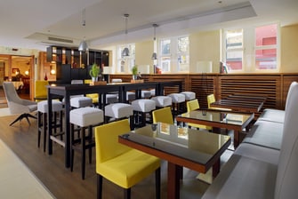 Plüsch Bar & Lounge－ビジネスコーナー