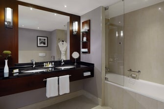 Salle de bain d’une suite de l’hôtel de Cologne