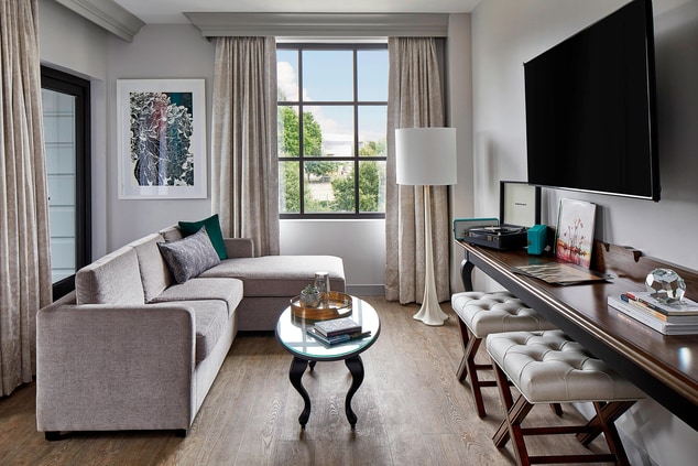 Riverfront King Suite - Living Room