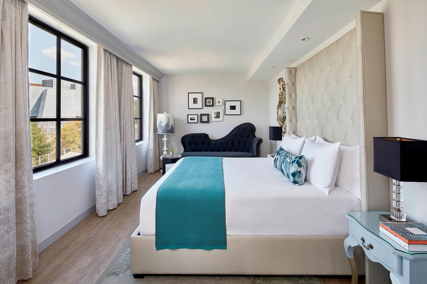 Riverfront King Suite - Bedroom