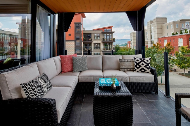 Riverfront King Suite - Balcony