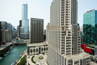 Landmark Architecture and Chicago Riverview
