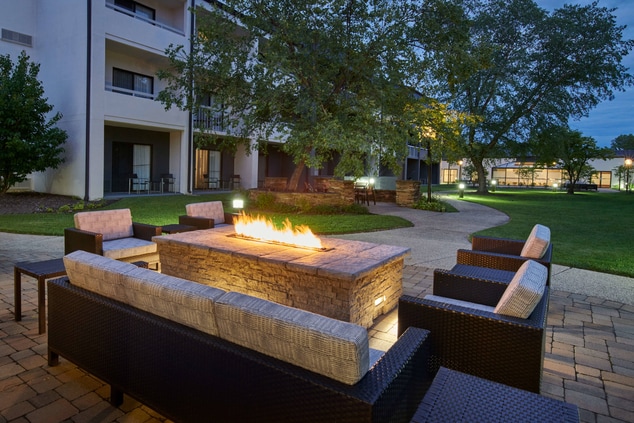 Outdoor Patio & Fire Pit