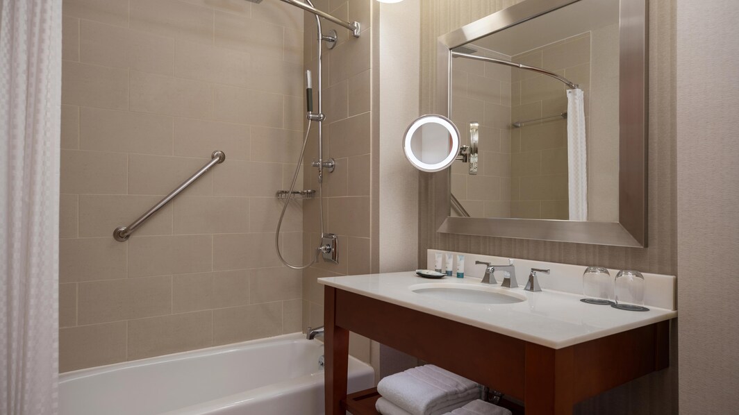 Гостевая ванная комната – совмещенные ванна и душ