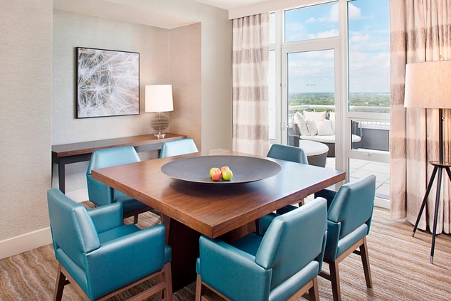 Presidential West Suite - Dining Area and Paito Access