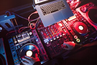 Bar Moxy - Sesiones de DJ