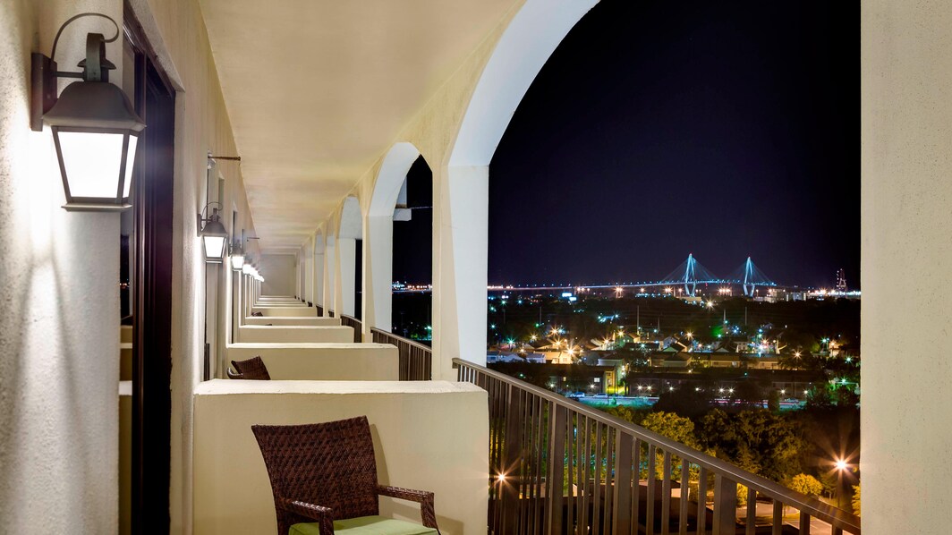 Hotels in Charleston mit Blick auf die Brücke